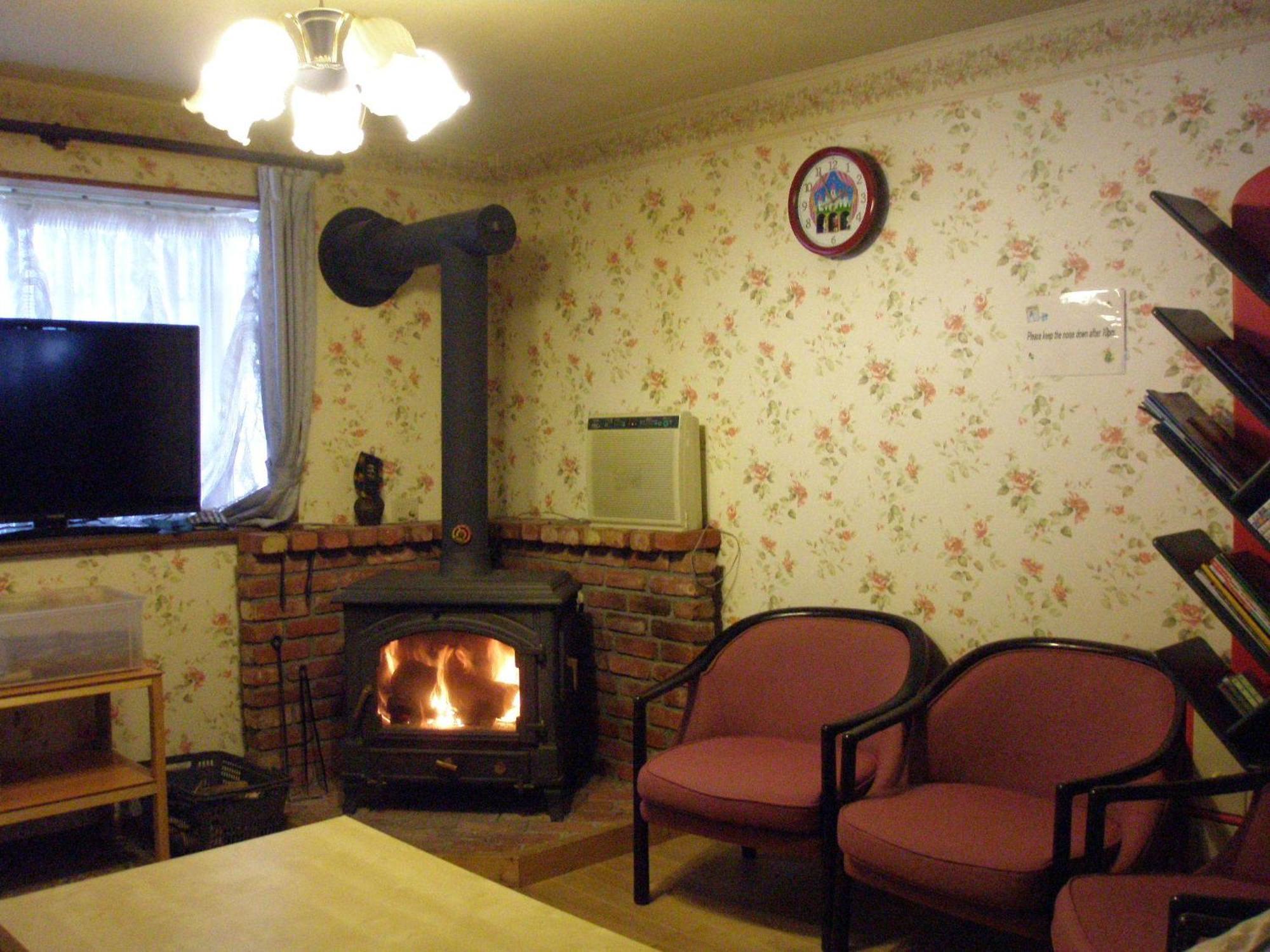 Alpine Wind Bed & Breakfast Hakuba Exterior photo